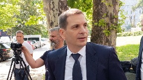 Vučić vara da je patriota